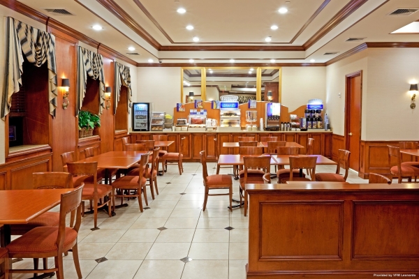 Holiday Inn Express LYNBROOK - ROCKVILLE CENTRE